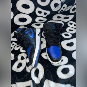 Jordan 1s mid